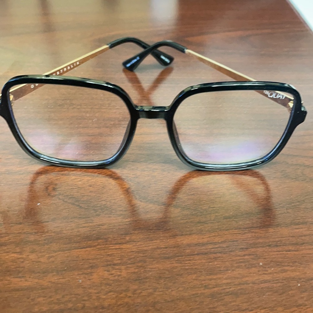 Quay Australia blue light blocking glasses